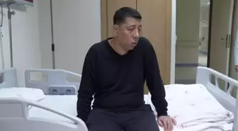 Ses telleri felç olan sanatçı şarkı söylerken ameliyat edildi