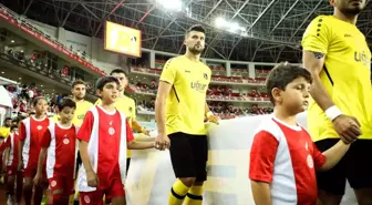 Spor Toto Süper Lig: FTA Antalyaspor: 1 İstanbulspor: 1 (İlk yarı)