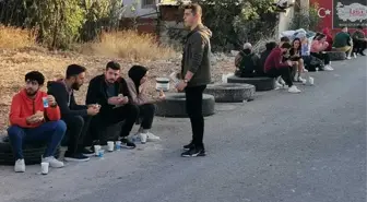 İzmir Katip Çelebi Üniversitesinde tepki çeken görüntü! Rektör, öğrencilere ücretsiz yemek getiren İzmir Büyükşehir Belediyesi'ni üniversiteye sokmadı