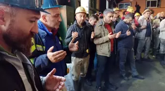 Zonguldak gündem haberleri | Zonguldak'ta madenciler Amasra'daki patlamada hayatını kaybeden işçiler için dua etti