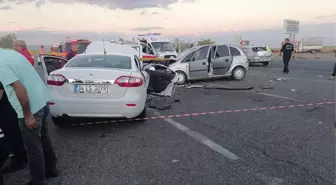 3 otomobilin birbirine girdiği feci kazada can pazarı! Polis memurunun eşi hayatını kaybetti