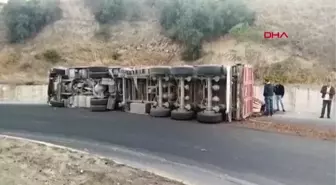 DEVRİLEN TIR'IN SÜRÜCÜSÜ YARALANDI