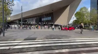 ROTTERDAM - Hollanda'da ırkçı PEGIDA hareketinin Kur'an-ı Kerim yakma eylemi başlamadan bitti