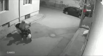 Akrabası uyurken evi ateşe verdi, o anlar kameraya böyle yansıdı