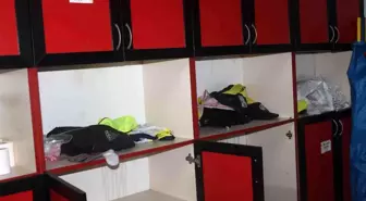 Futbol okulundan spor malzemelerini çaldılar