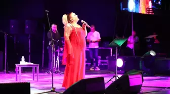 Hatay magazin haberleri... Kibariye Hatay'da hayranlarıyla buluştu