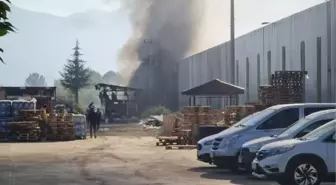 Son dakika haberleri! AĞAÇ KAPLAMA FABRİKASINDA ÇIKAN YANGIN, MADENİ YAĞ DEPOSUNA SIÇRADI