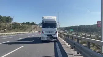 Çekmeköy'de zincirleme trafik kazasında 6 araçta hasar oluştu