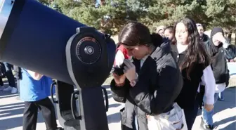 Güneş tutulmasını kampüse konulan teleskoplarla izlediler