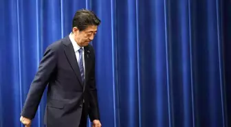 Japonya meclisinden öldürülen Eski Başbakan Abe için anma oturumu