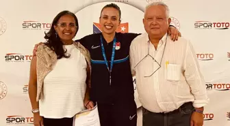 Milli eskrimci İrem Karamete, 2024 Paris Olimpiyatları'na katılabilmek için çalışmayı sürdürüyor