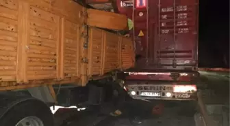 TIR'A ARKADAN ÇARPAN KAMYON ŞOFÖRÜ AĞIR YARALANDI