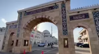 Dışişleri Bakanı Çavuşoğlu, Gana Milli Cami ve Külliyesi'ni ziyaret etti