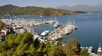 Muğla ekonomi haberleri... Mega yat 'Sunrays' yakıt ikmali için Fethiye'ye geldi