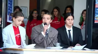 Öğrencilerden 'Cumhuriyet'in İlanı' gösterisi