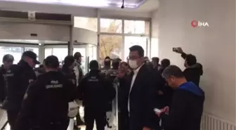 Ankara Adliyesi önünde toplanan TTB üyeleri ile polis arasında gerginlik