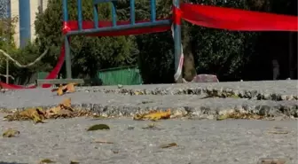 AVCILAR'DA KORKUTAN ÇATLAKLAR