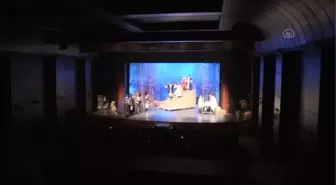 Shakespeare'in 'Kuru Gürültü' adlı oyunu sahnelendi