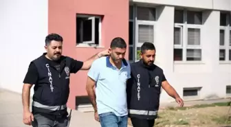 ABLASINI BIÇAKLA REHİN ALAN YEĞENİNİ VURDU