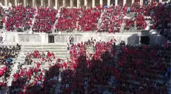 Aspendos Antik Tiyatrosu'nda 6 bin öğrenci aynı anda kitap okudu