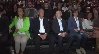 Kemal Kılıçdaroğlu, 'Zengin Mutfağı' İsimli Tiyatro Oyununu İzledi