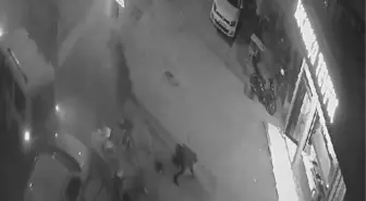 MASADA YEMEK BEKLERKEN ÜZERLERİNE GELEN ARACIN ALTINDA KALMAKTAN SON ANDA KURTULDULAR