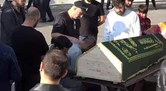 Pendik'te eşi tarafından öldürülen kadın toprağa verildi