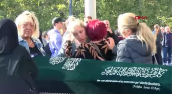 SANATÇI MÜJDAT GEZEN'İN ABLASI SON YOLCULUĞUNA UĞURLANDI