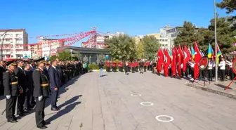 Van'da çelenk sunma töreni