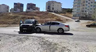 Besni'de trafik kazası: 2 yaralı