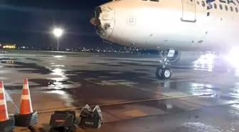 Fırtınaya yakalanan yolcu uçağı acil iniş yaptı
