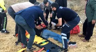 Motosiklet şarampole uçtu: 1'i ağır 2 yaralı