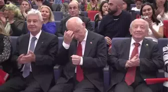 Sanatçı Ebru Yaşar'dan Anıtkabir ziyareti