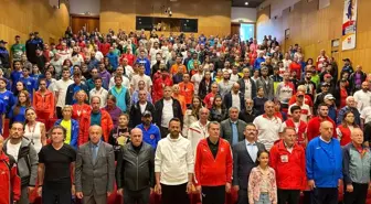 13. Uluslararası Zeytinburnu Cumhuriyet Koşusu renkli görüntüler oluşturdu