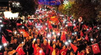 Balçova'da Kortej Yürüyüşüne Binlerce Yurttaş Katıldı