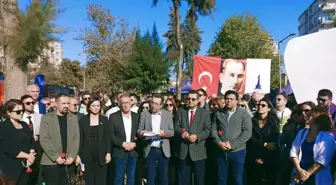 İzmir'de Meslek Örgütlerinden Ortak 'Deprem' Açıklaması: 'Depremin Üzerinden Tam İki Yıl Geçti, Verilen Sözler Tutulmadı'