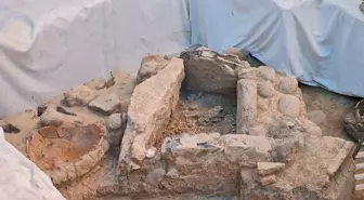 YASSITEPE KAZILARINDA MİKEN UYGARLIĞI'NA AİT MEZAR ALANI BULUNDU