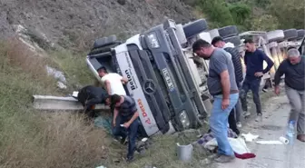 TIR DEVRİLDİ, 4 YAŞINDAKİ ZEYNEP'İN AYAK PARMAĞI KOPTU