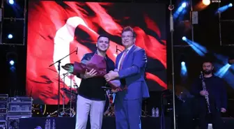 Cumhuriyetin 99. Yılı Edremit'te Coşkuyla Kutlandı