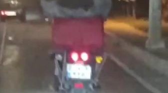 MOTOSİKLET ÜZERİNDE TEHLİKELİ YOLCULUK