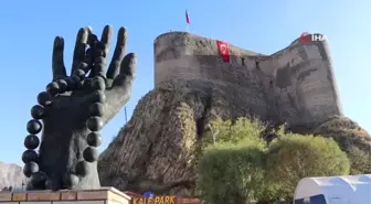 Oltu taşının rengi TOGG ile bütünleşti: 'Alan ilk 100 kişiye hediyemiz var'