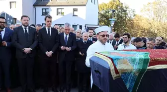 'Bilge Ana' Mevlüde Genç, kundaklanan evinin önünden son yolculuğuna uğurlandı
