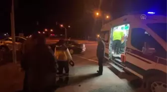 İki otomobil çarpıştı, 2 kişi yaralandı