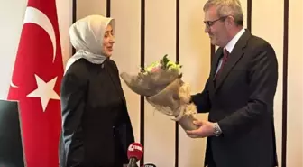 İstifa eden Mahir Ünal, grup başkanvekilliği görevini Özlem Zengin'e devretti