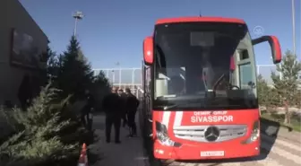 Sivasspor, Slavia Prag maçı için Çekya'ya gitti
