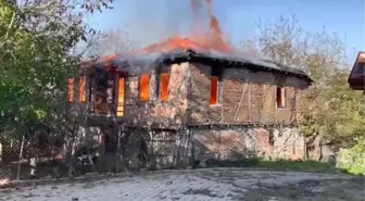 Bahçede çalışırken evinde yangın çıktı
