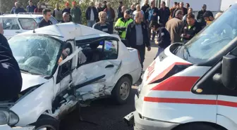 Bursa'da ambulans ile çarpışan otomobilin sürücüsü yaralandı, annesi öldü