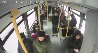 Belediye otobüsünde rahatsızlanan yolcuyu şoför hastaneye yetiştirdi