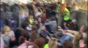 Kemerköy'de İş Makinelerini Engellemek İsteyen Yurttaşlar Abluka Altına Alındı. Müdahale Sırasında Bir Kadın Fenalaştı