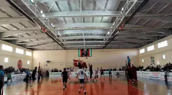 Alpaslan Endüstri Erkekler 1. Ligi: Solhanspor: 1 Gümüşsu Gümüşhane Spor: 3